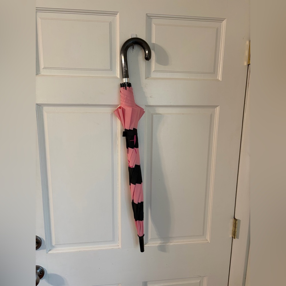 NWT Victoria’s Secret Pink Black Striped Signature Logo 32” Umbrella